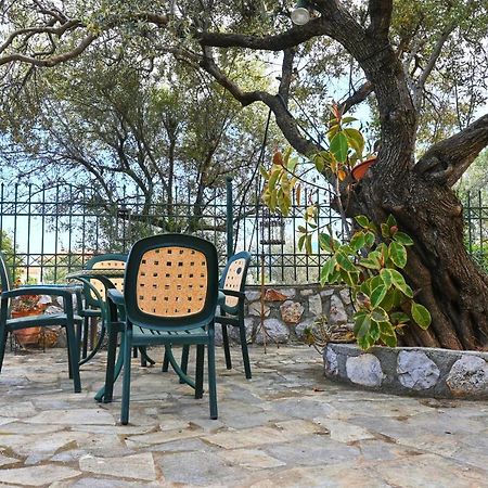 Pavlos' Cottage With Beach View Kórfos エクステリア 写真