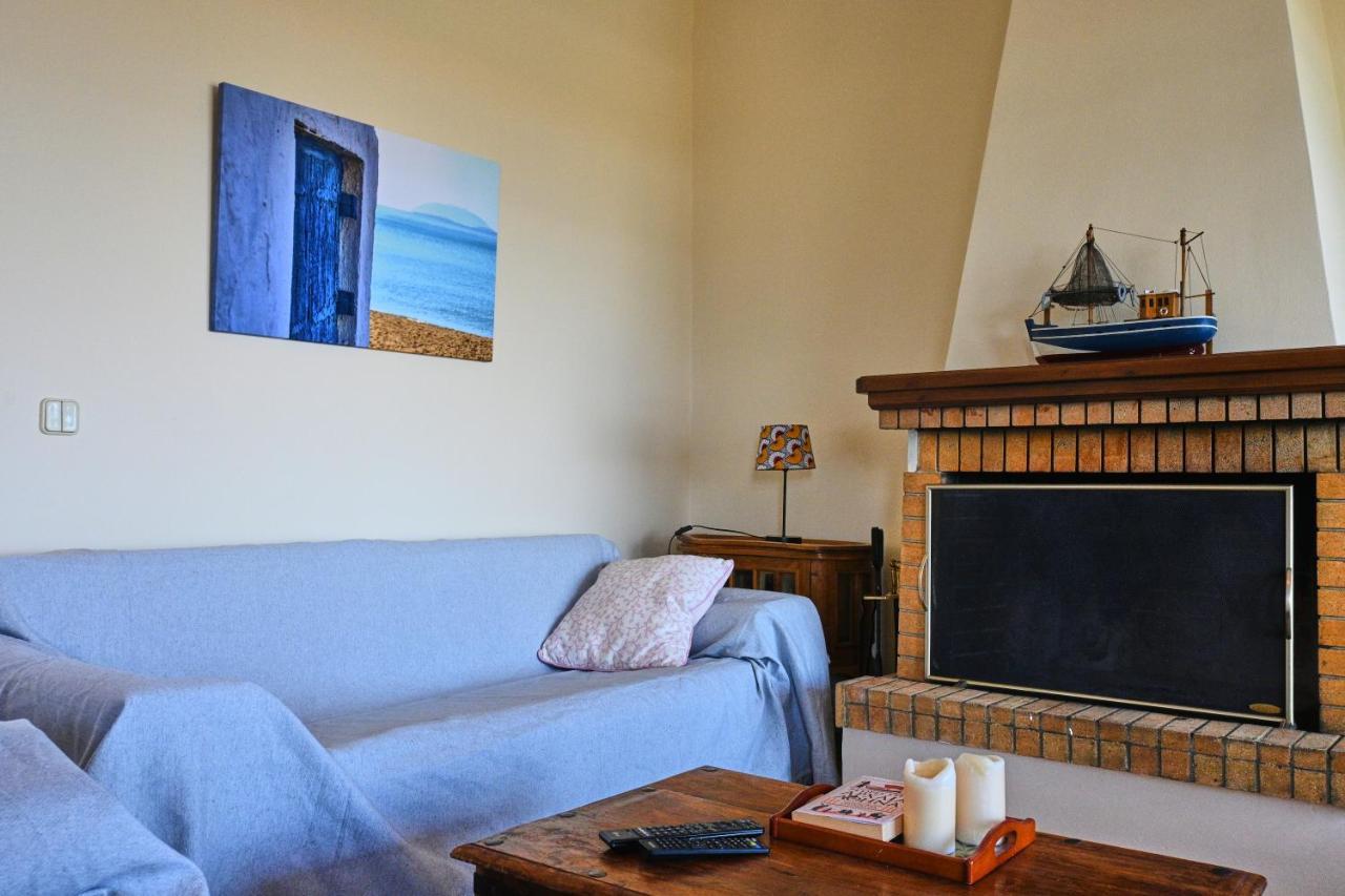 Pavlos' Cottage With Beach View Kórfos エクステリア 写真