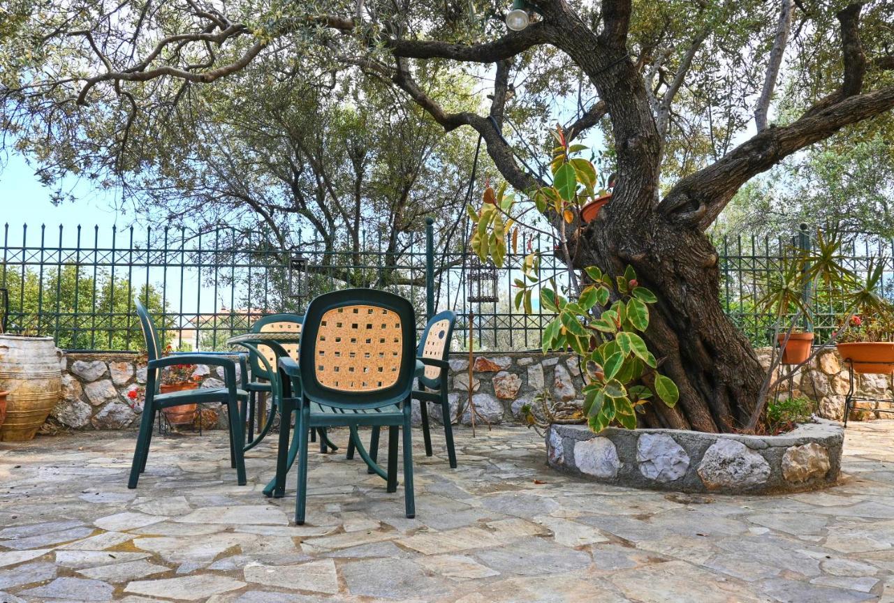 Pavlos' Cottage With Beach View Kórfos エクステリア 写真